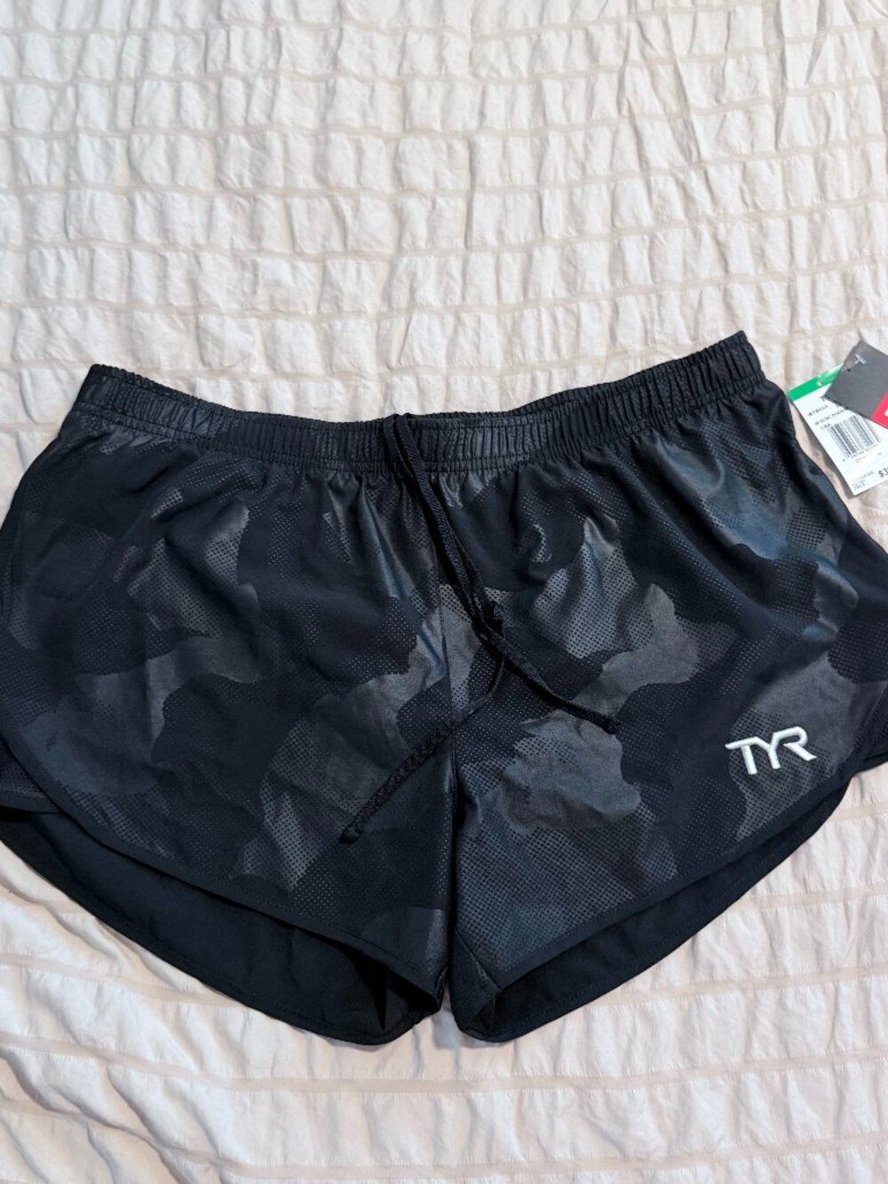 NWT TYR women’s running shorts M Camo